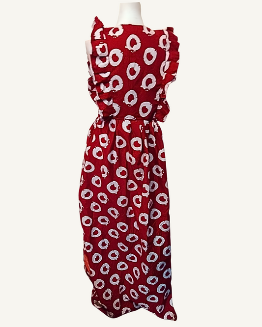Vue de dos - Ensemble 2 pièces kimono adire africain rouge cercles blancs robe blanche coton volants épaules Giwax Boutique