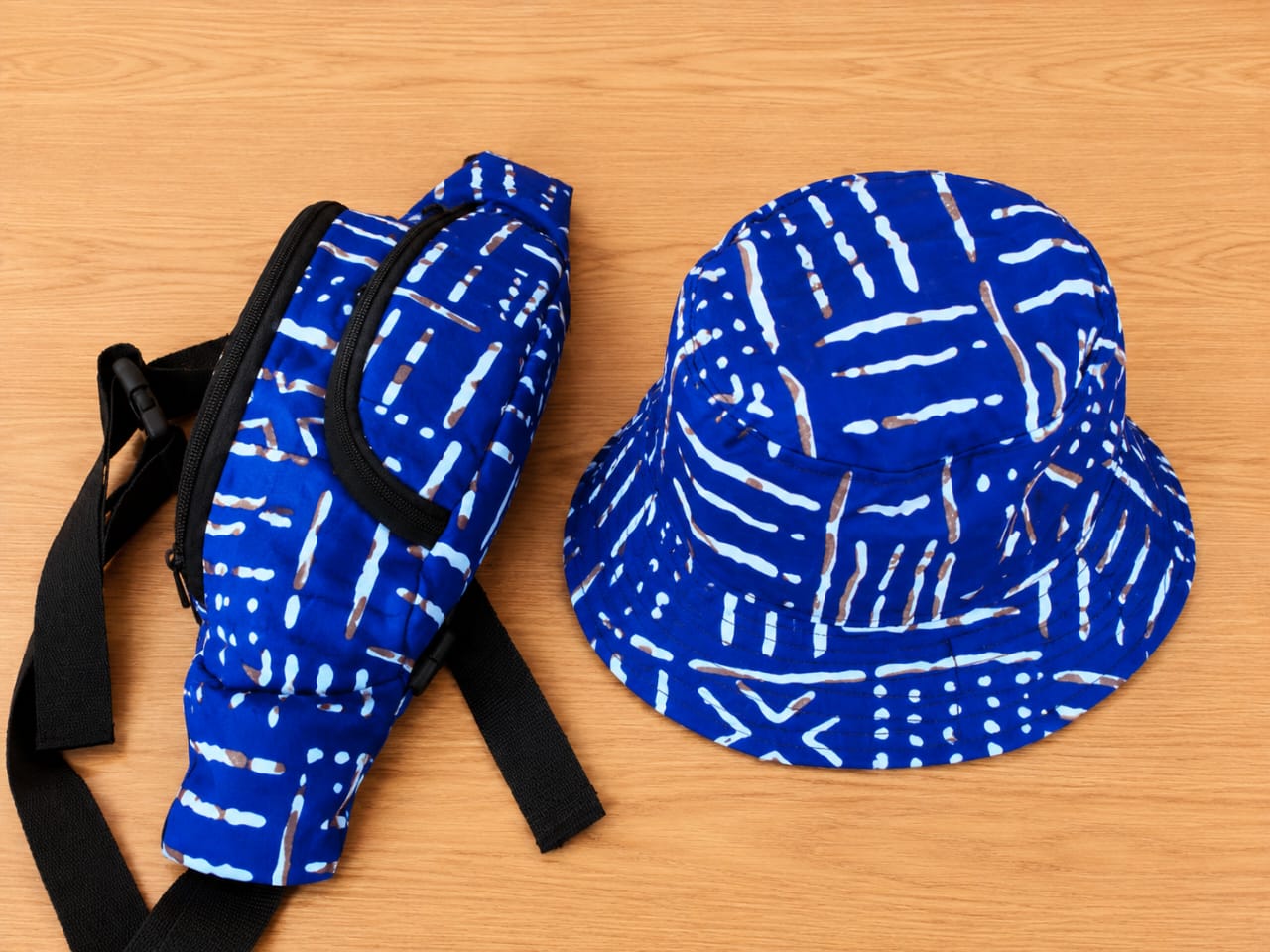 Ensemble bob + sac banane batik · motifs bogolan · unisexe