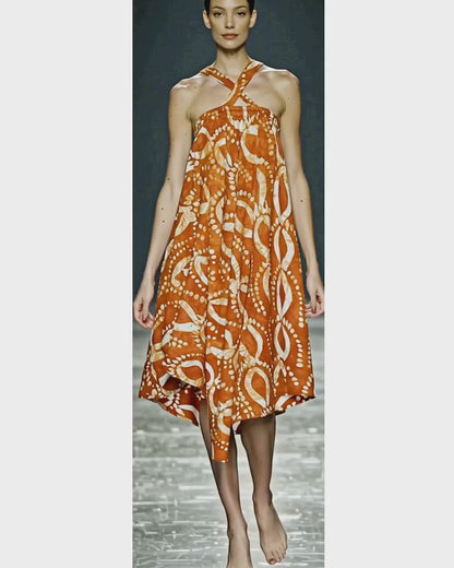 Robe batik orange · motifs africains · bretelles croisées · coupe ample · exemplaire unique