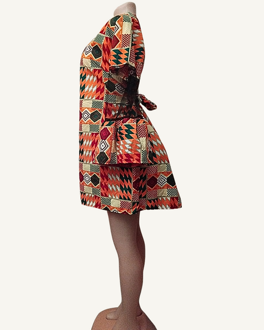 Robe courte wax africain kente géométrique multicolore manches longues tulle noir transparent cloche nœud dos jupe évasée volant Giwax Boutique