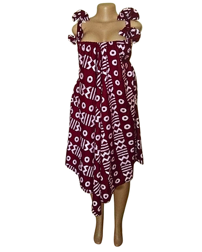 Robe batik bordeaux · symboles blancs · bretelles nouées · ourlet tulipe asymétrique · pièce unique — L/XL