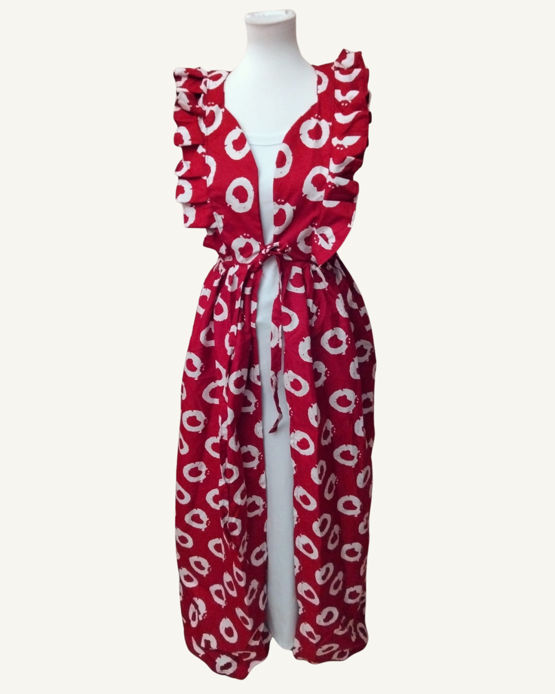 Ensemble 2 pièces kimono adire africain rouge cercles blancs robe blanche coton volants épaules Giwax Boutique