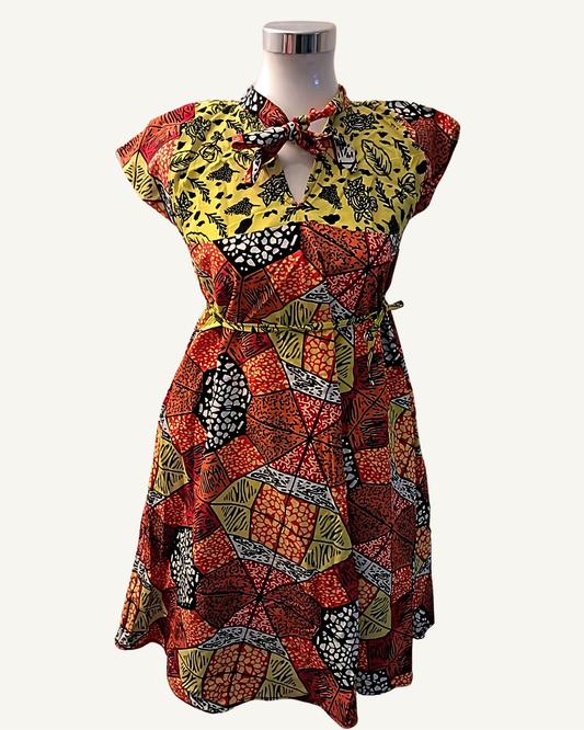 Robe Courte Wax Bimatière — Jaune & Mosaïque Géométrique · Col Noué · Exemplaire unique