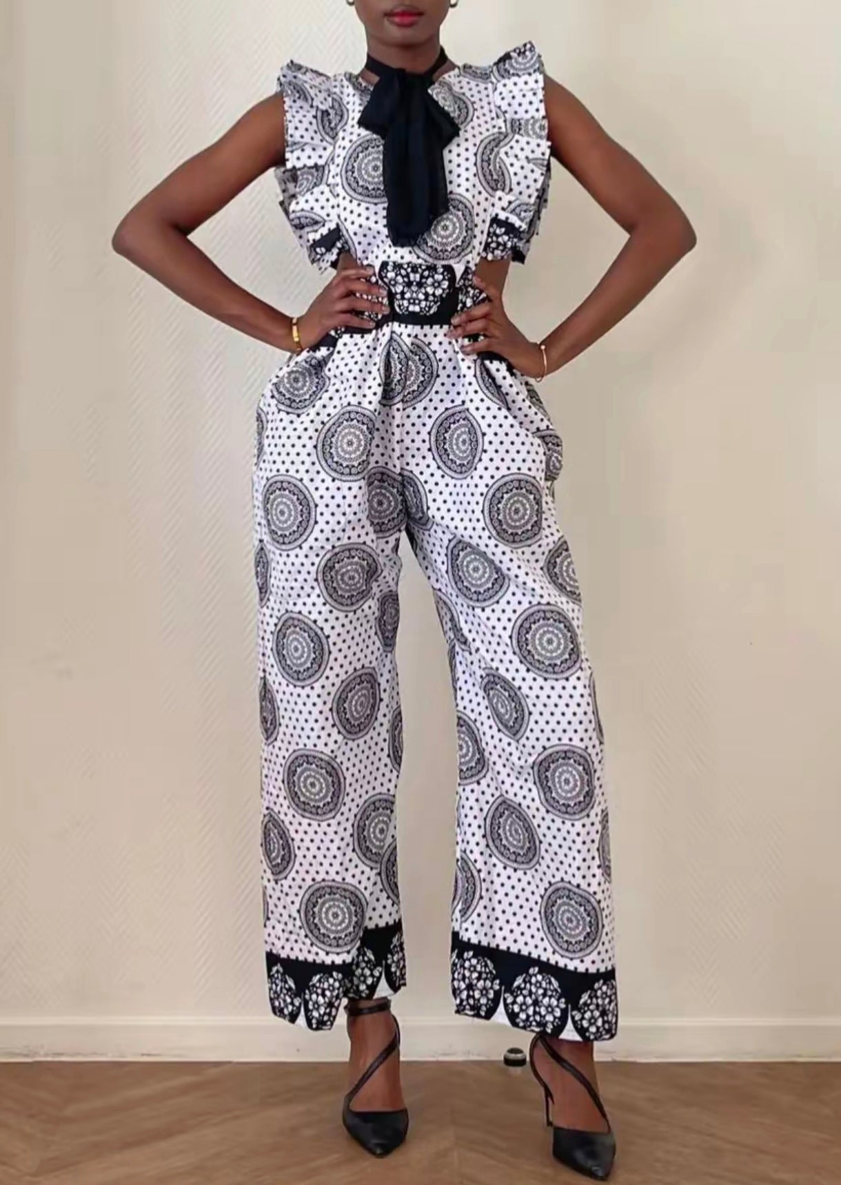Combinaison Pantalon Wax — Noir & Blanc · Médaillons Mandala · Volants · Exemplaire unique