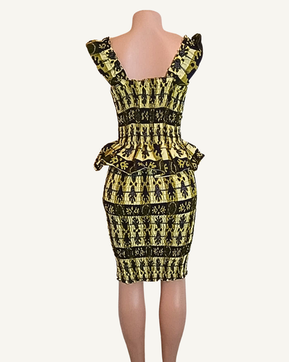 Ensemble wax jaune citron et noir, top peplum smocké dos nu ouvert, bretelles volantées, jupe mi-genou smockée · motifs africains en bandes · exemplaire unique Giwax Boutique.