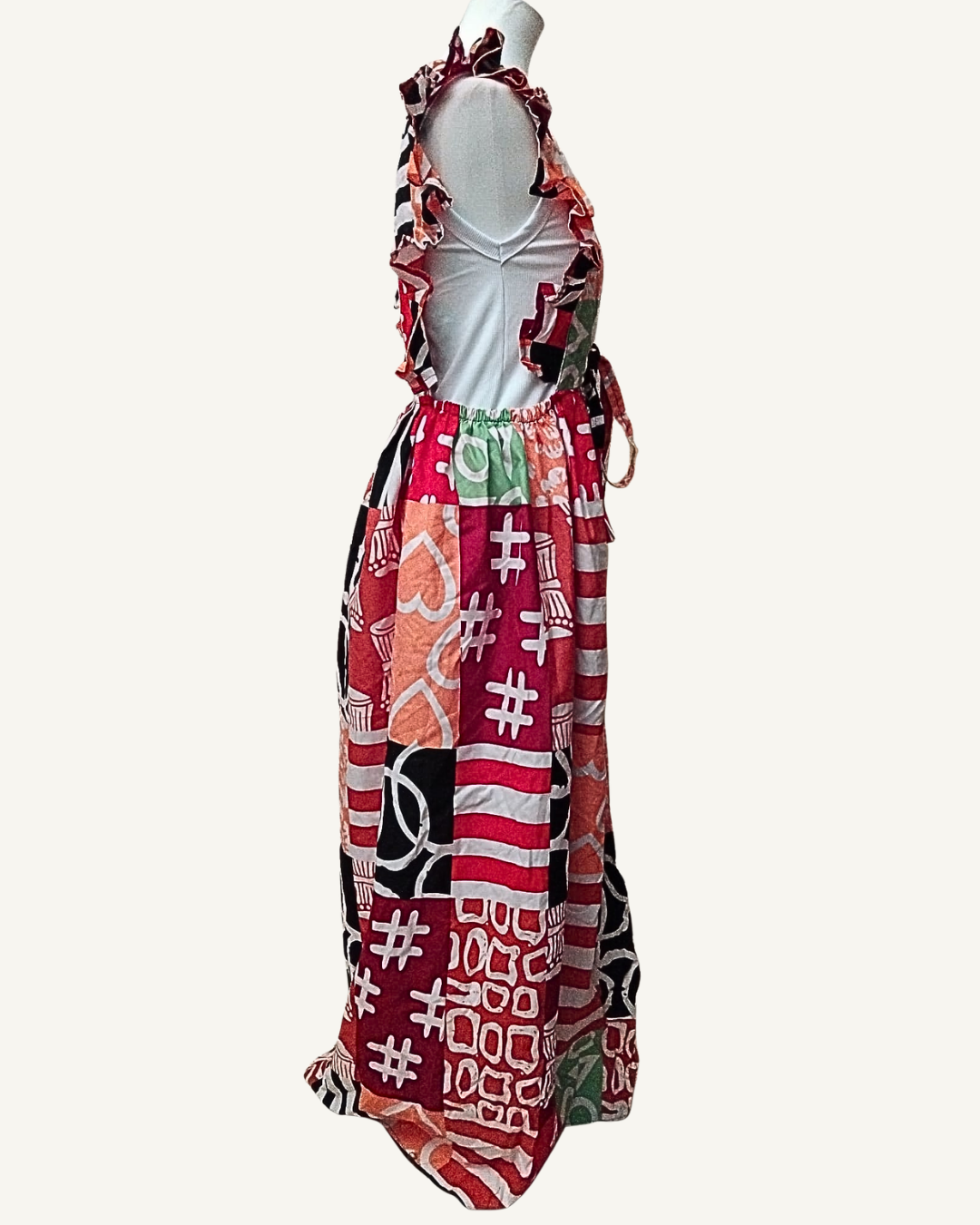 Ensemble 2 pièces kimono wax africain expressionniste multicolore djembés hashtags robe blanche volants épaules Giwax Boutique