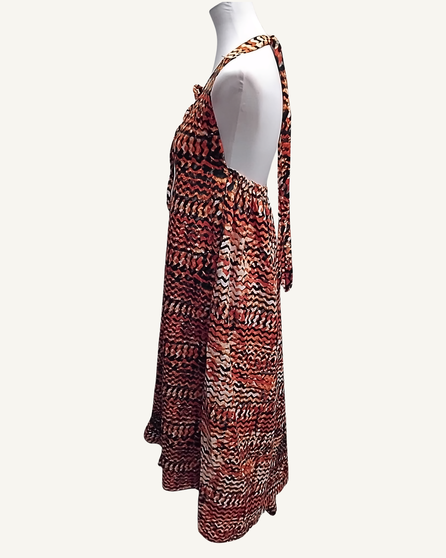 Robe Maxi Halter — Imprimé Africain Zigzag Terracotta · Lacets Croisés · Dos Nu · Exemplaire unique