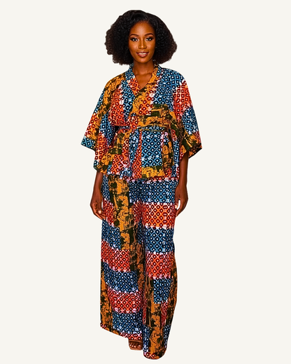 Ensemble wax patchwork porté · top col V croisé peplum · ceinture nouée · pantalon coordonné · bleu nuit · rouge brique · ocre doré · pose décontractée et élégante.